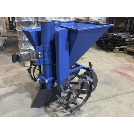 Картофелесажалка КС-01-01 с дозатором для удобрений от интернет-магазина россел.рф