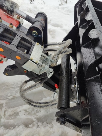 Фронтальный погрузчик Rossel R-2000 от интернет-магазина rossel.by