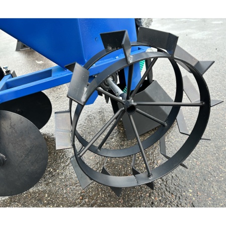 Картофелесажалка КС-01-01 с дозатором для удобрений от интернет-магазина россел.рф