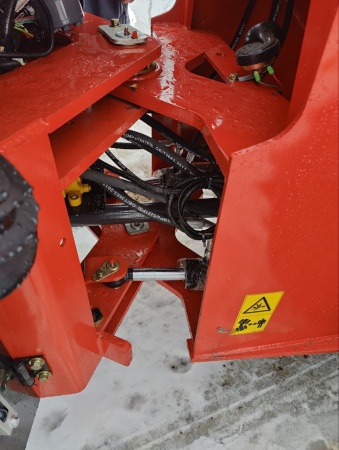 Фронтальный погрузчик Rossel R-2000 от интернет-магазина rossel.by