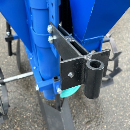 Картофелесажалка КС-01-01 с дозатором для удобрений от интернет-магазина россел.рф