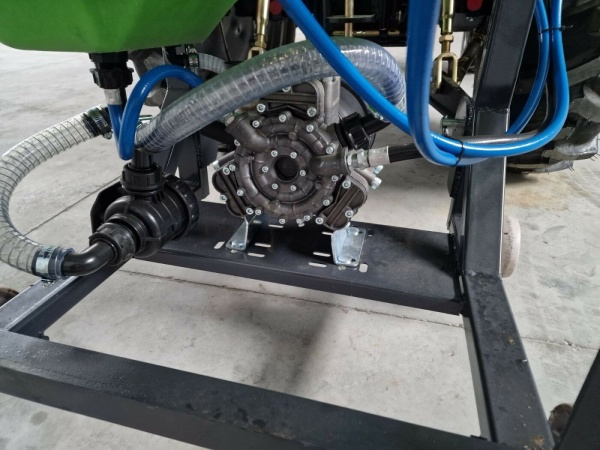 Опрыскиватель навесной полевой 300L от интернет-магазина россел.рф