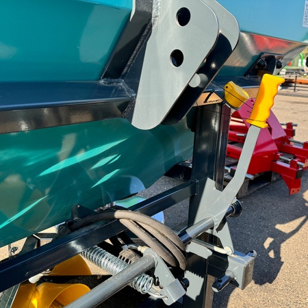 Разбрасыватель РУМ 1200 литров усиленный от интернет-магазина россел.рф