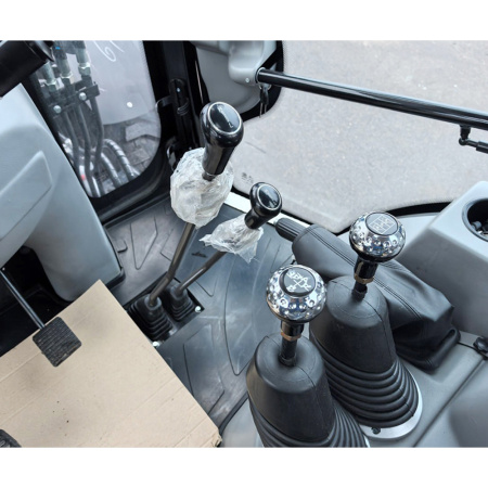 Экскаватор-погрузчик ERB100