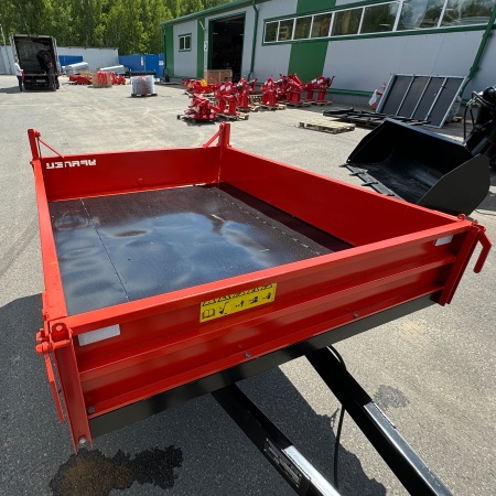 Полуприцеп-самосвал Уралец 1,5т. 3 стороны опрокидования от интернет-магазина rossel.by