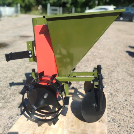 Картофелесажалка Целина ОП-2547.000 от интернет-магазина россел.рф