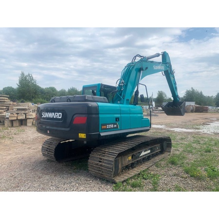 Среднеразмерный экскаватор Sunward SWE225E-3H от интернет-магазина rossel.by